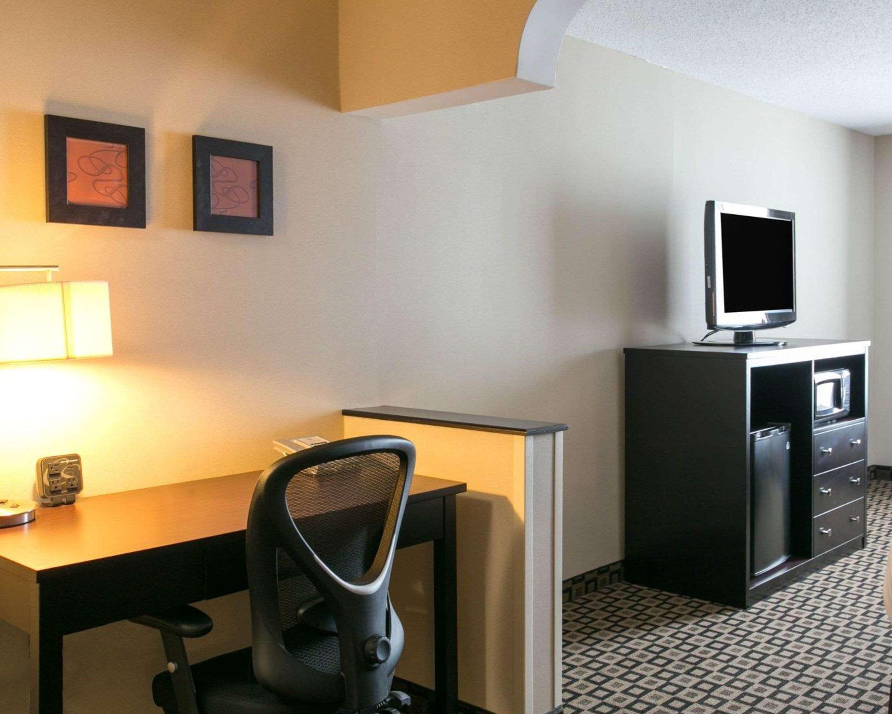 คอมฟอร์ต สวีท เบนตัน ฮาร์เบอร์ เซนต์ โจเซฟ Hotel เบนตันฮาร์เบอร์ ภายนอก รูปภาพ
