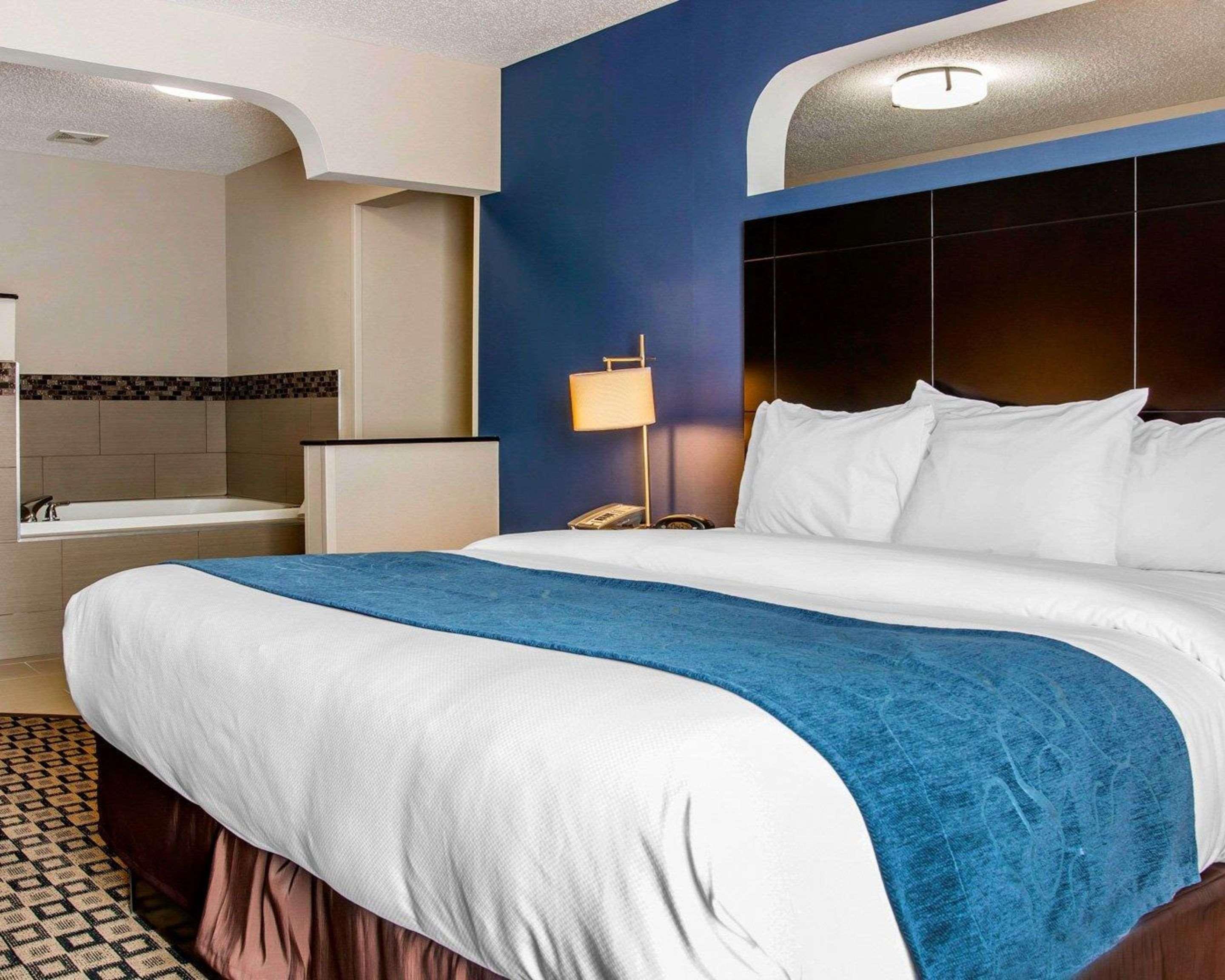 คอมฟอร์ต สวีท เบนตัน ฮาร์เบอร์ เซนต์ โจเซฟ Hotel เบนตันฮาร์เบอร์ ภายนอก รูปภาพ