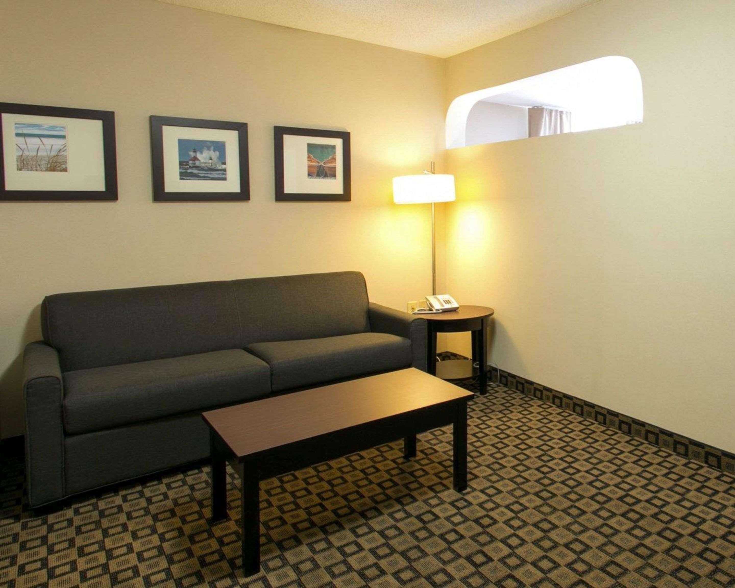 คอมฟอร์ต สวีท เบนตัน ฮาร์เบอร์ เซนต์ โจเซฟ Hotel เบนตันฮาร์เบอร์ ภายนอก รูปภาพ